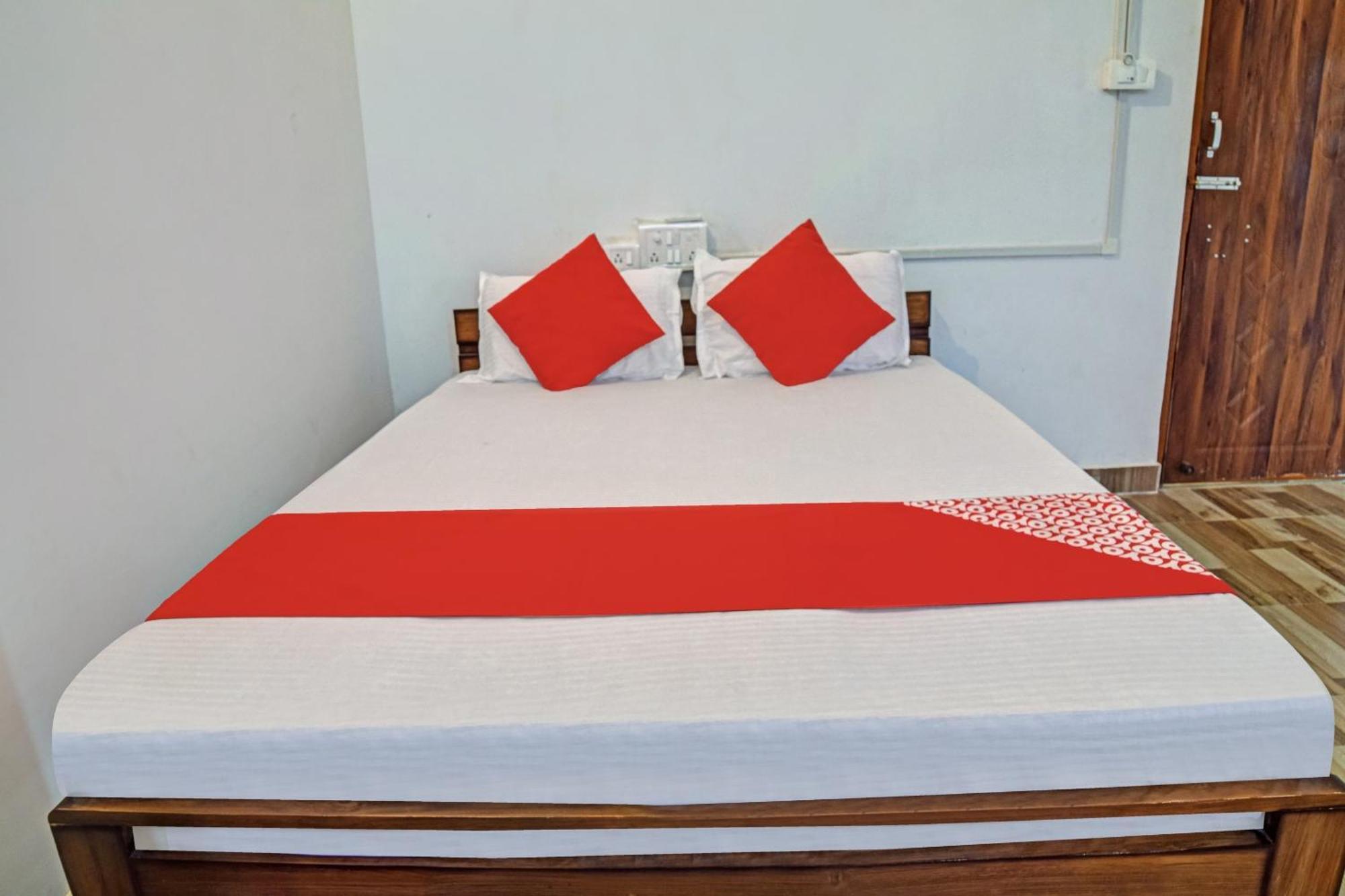 Spot On Jp Guest House Kaharpara Екстериор снимка