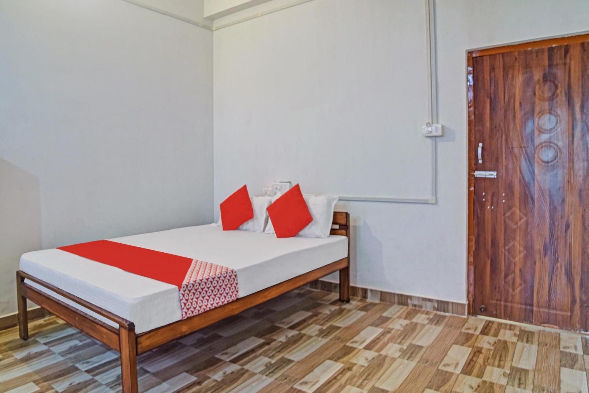 Spot On Jp Guest House Kaharpara Екстериор снимка